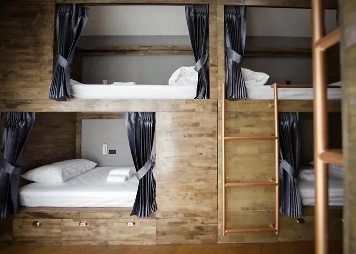 Poshtel 56 *