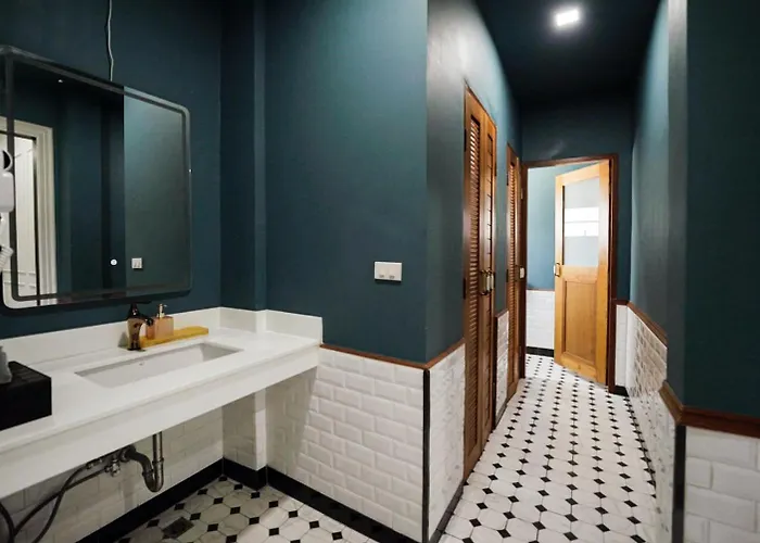 Poshtel 56 *