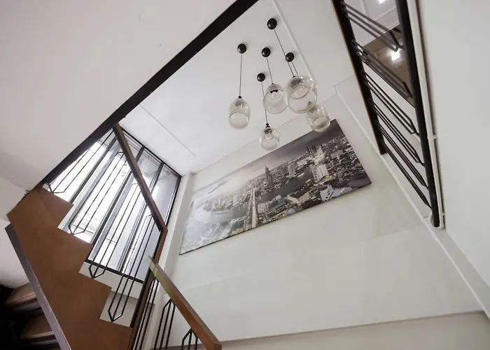 Poshtel 56