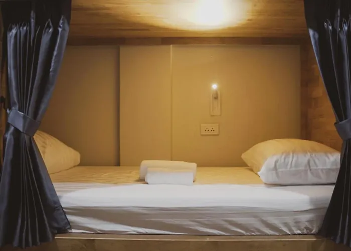 Hostel Poshtel 56 *