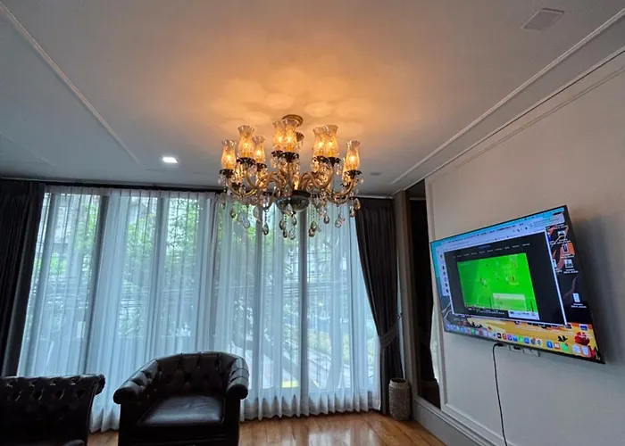 Poshtel 56