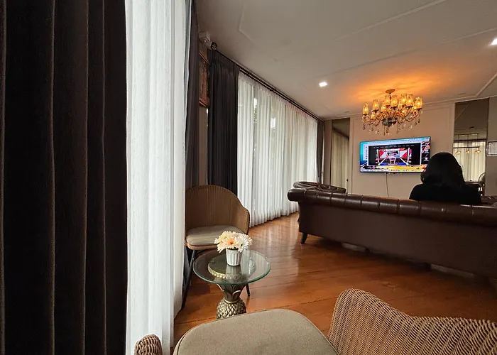 Poshtel 56 *